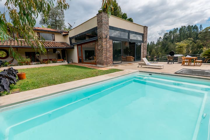 Finca Top en el Retiro Piscina| Montañas Caballos